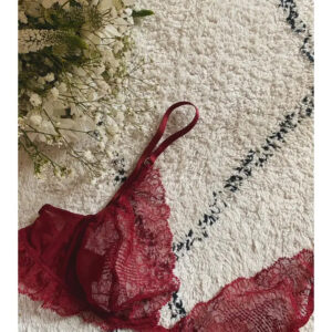 soutien-gorge triangle rouge dentelle